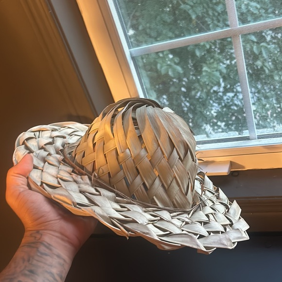 Handmade grass hat - Picture 4 of 4